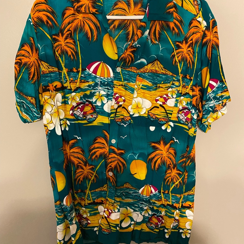 Rare Island Expressions button up vintage shirt medium